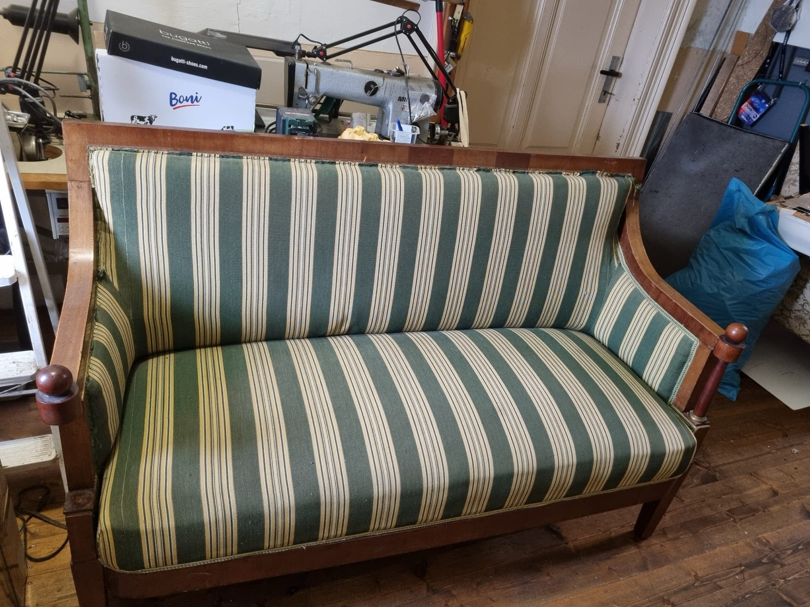 Lavice z 18. století – kompletní renovace - fotka 2 z 4