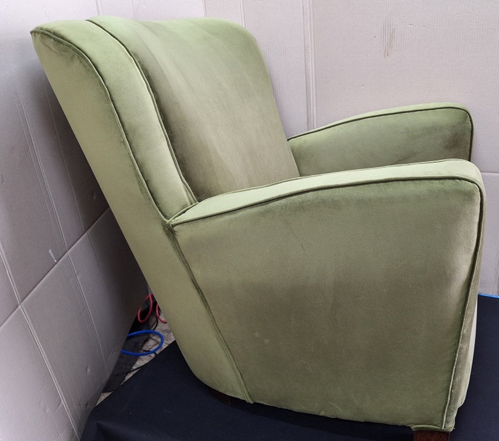 Renovace asi klubového křesla - fotka 1 z 3