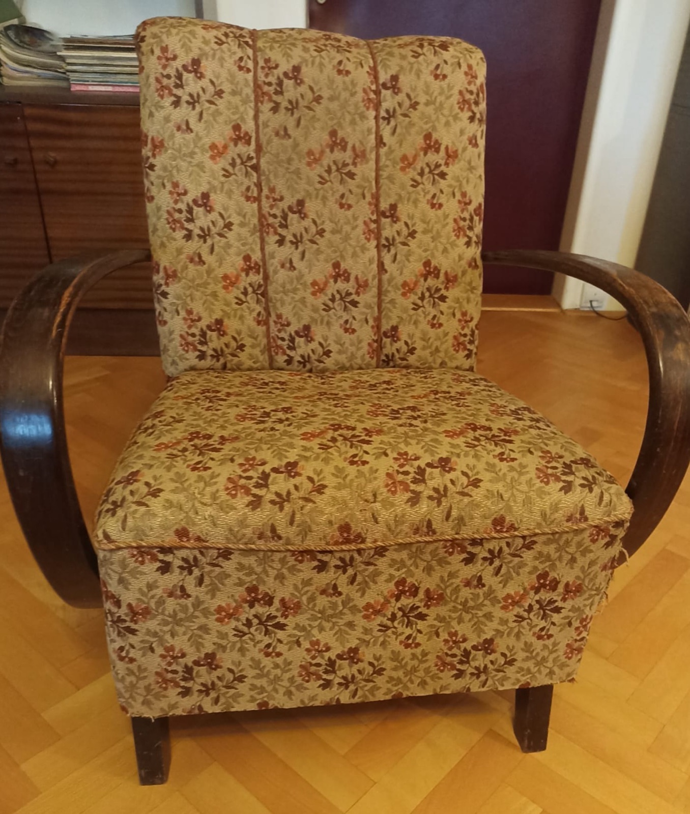 Renovace křesla – J. Halabala