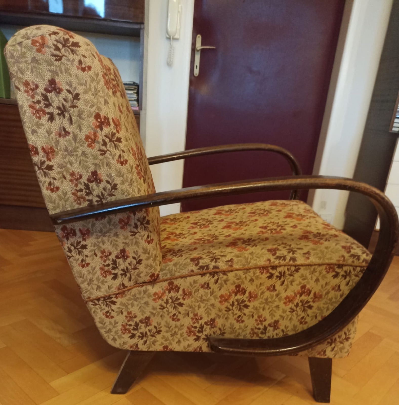 Renovace křesla – J. Halabala