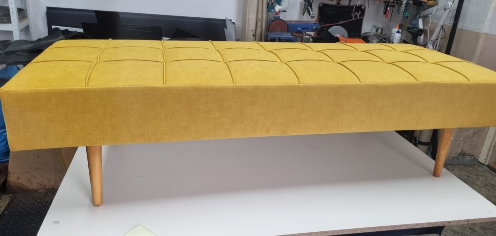 Renovace pružinového gauče a výměna látky - po renovaci