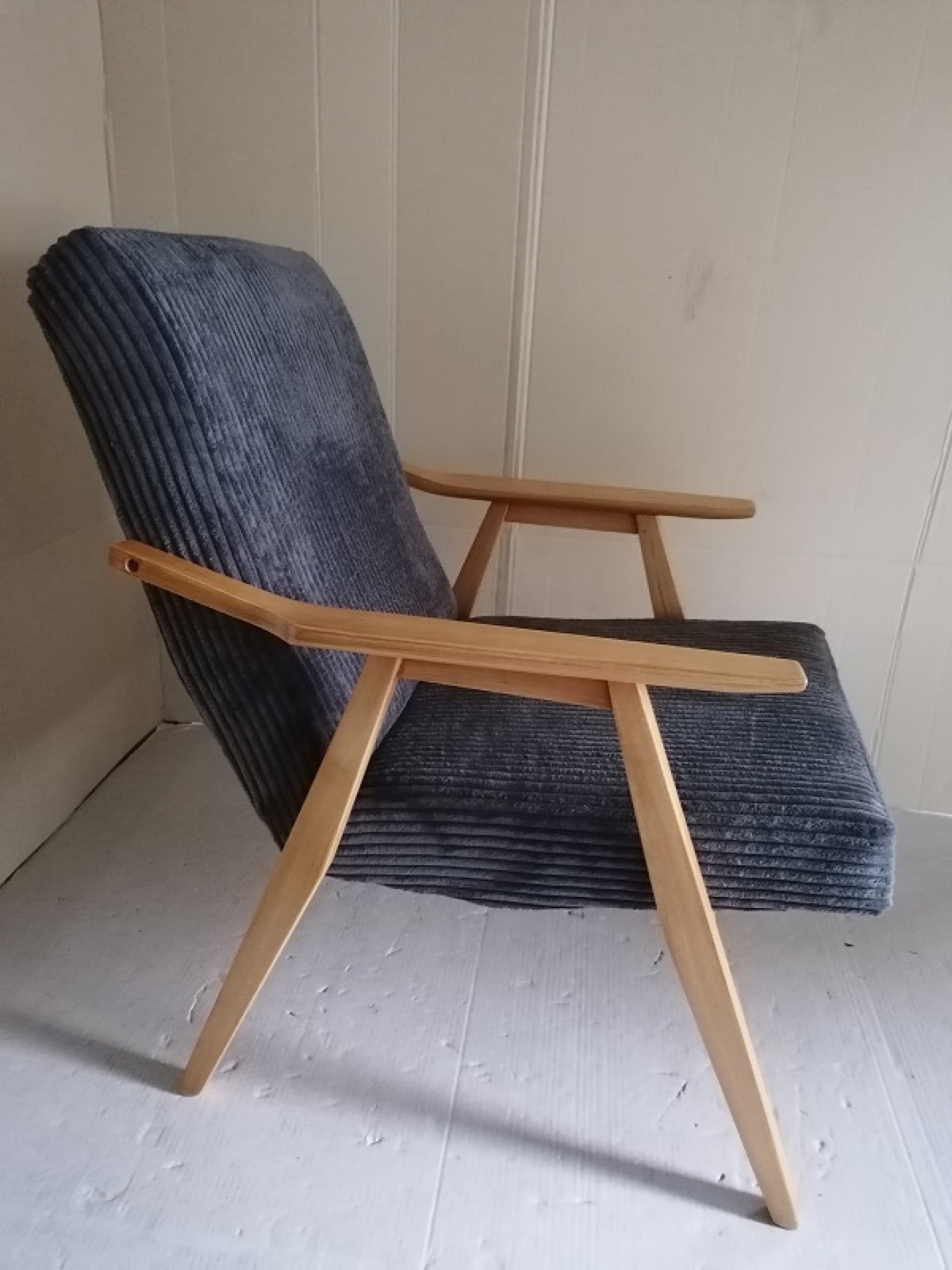 Renovace retro křesílek